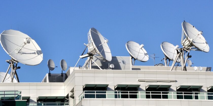 Alpinisti pentru montarea si intretinerea antenelor de telecomunicatii