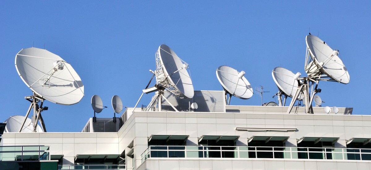 Alpinisti pentru montarea si intretinerea antenelor de telecomunicatii